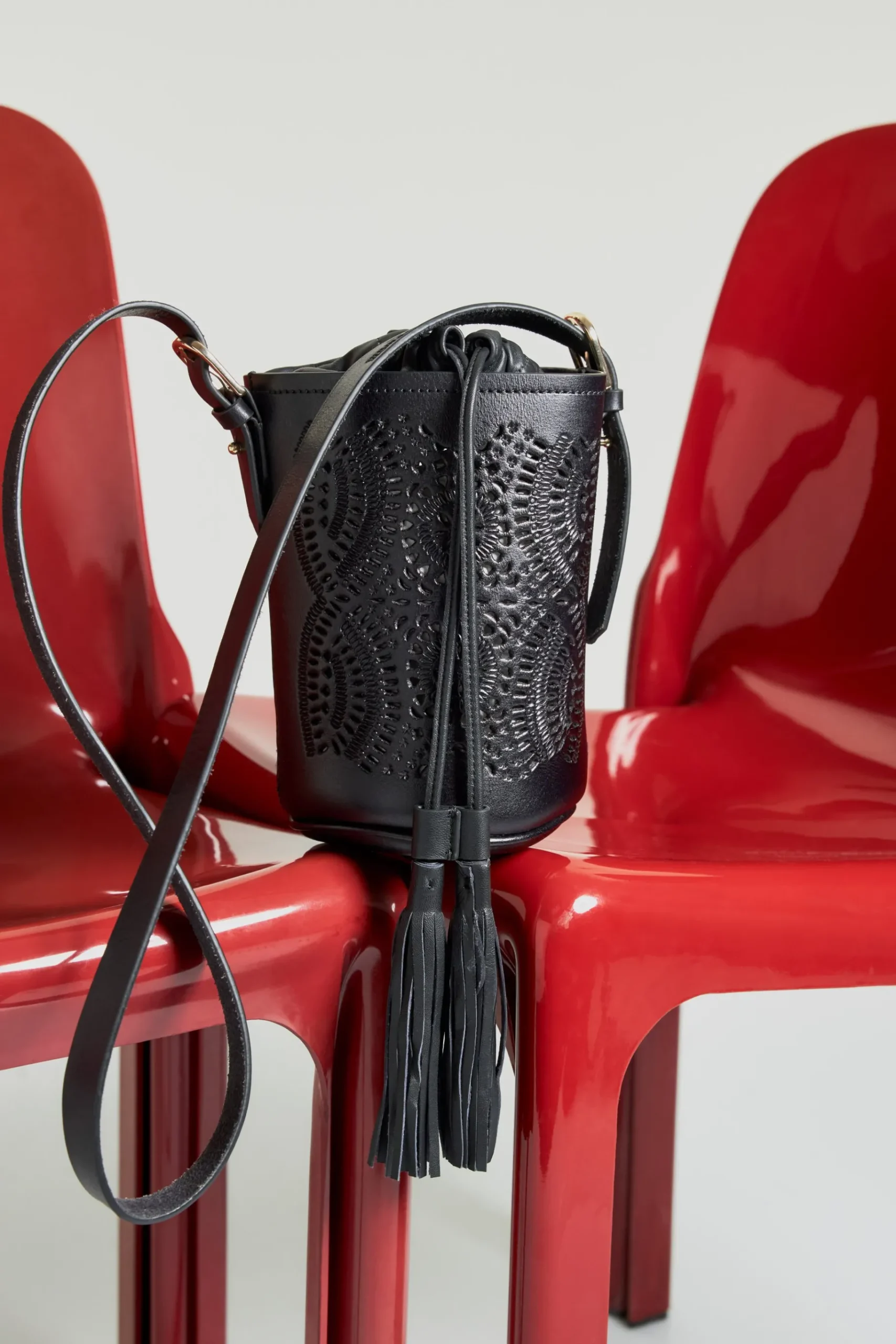 ANTIK BATIK Galy small bucket bag Black Shop