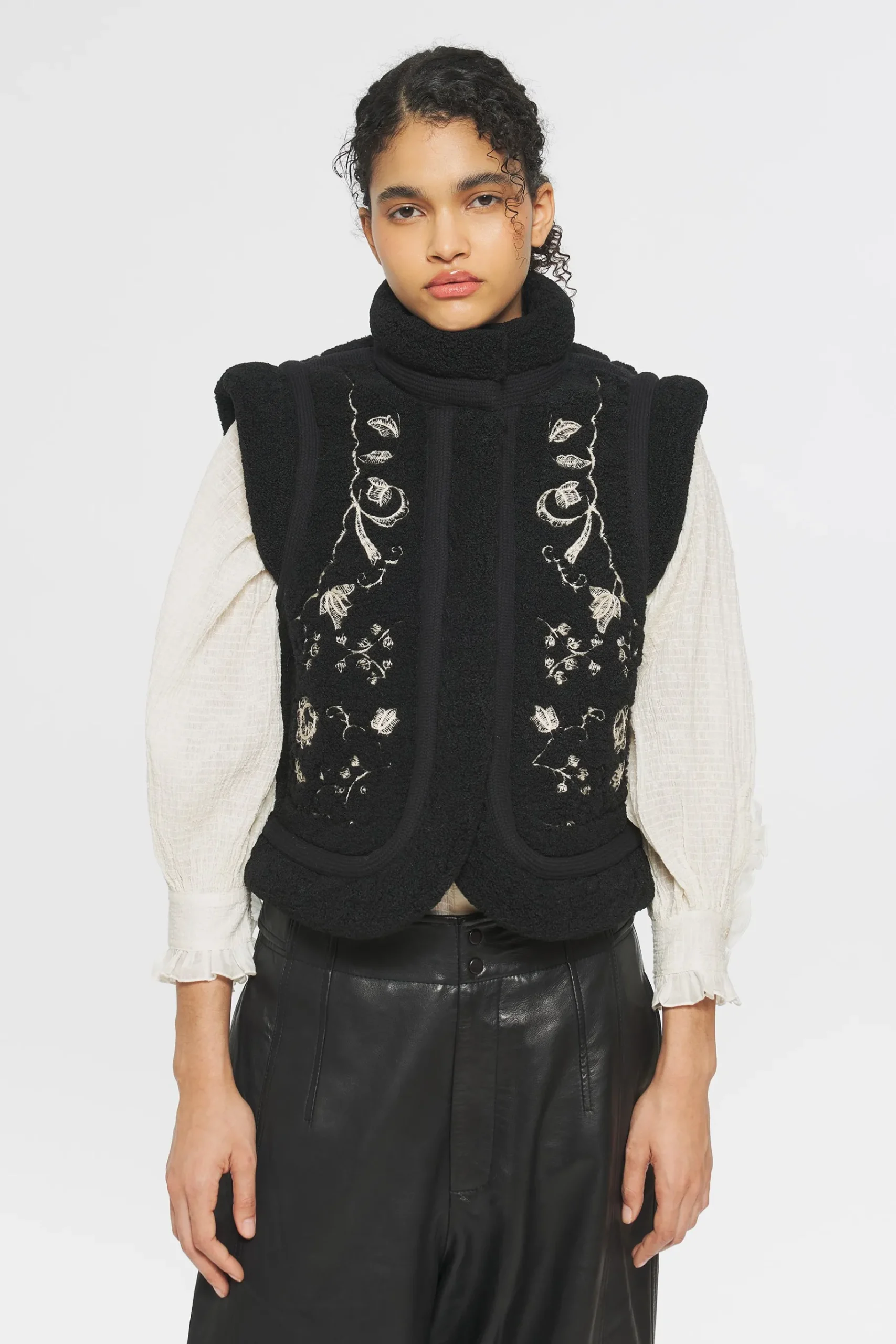 ANTIK BATIK Saliba Embroidered gilet Black Best