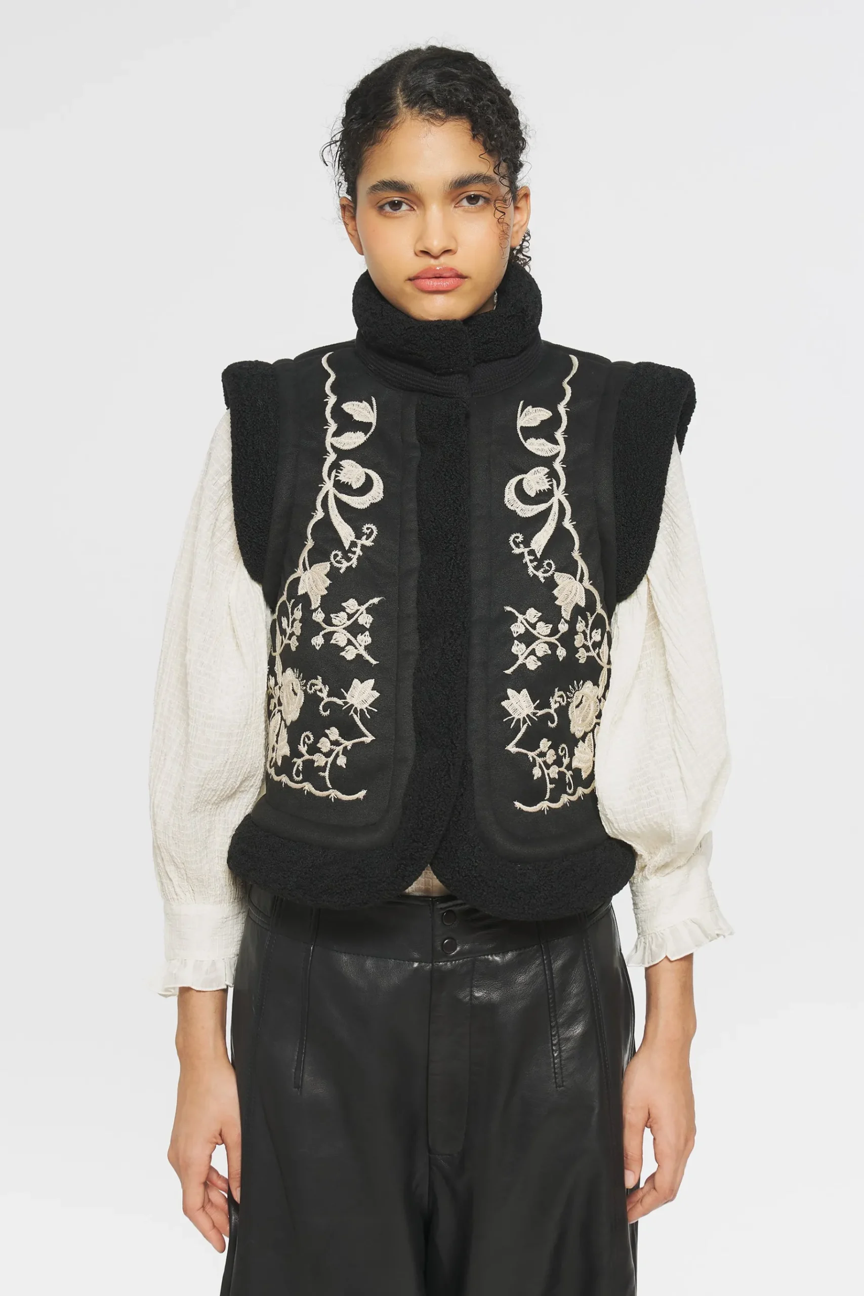 ANTIK BATIK Saliba Embroidered gilet Black Best