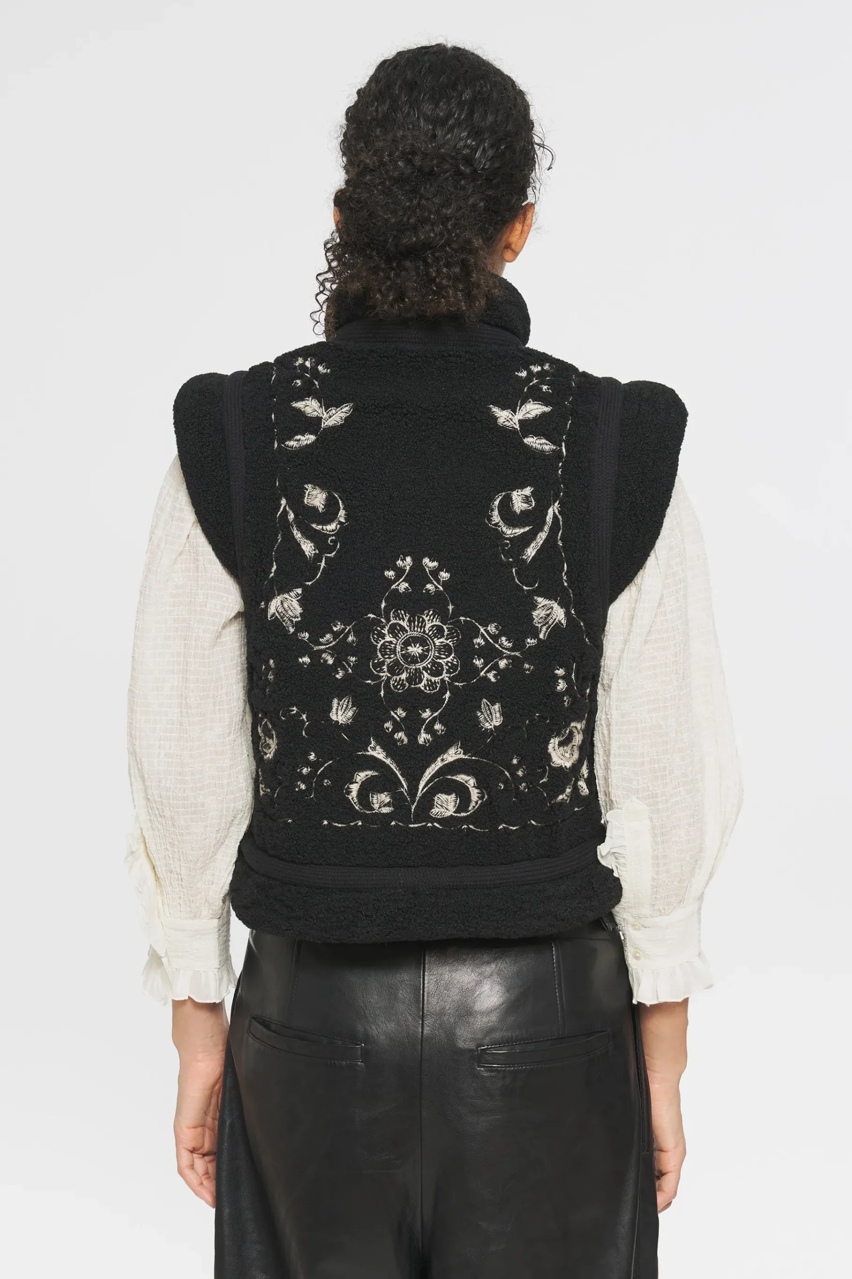 ANTIK BATIK Saliba Embroidered gilet Black Best