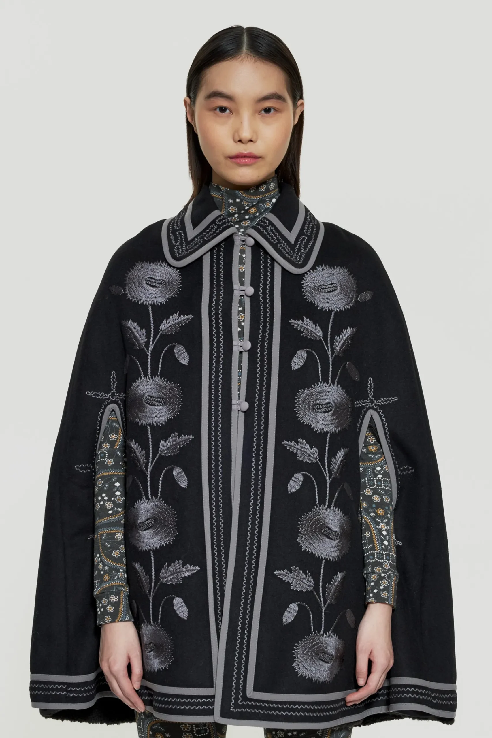 ANTIK BATIK Trudy embroidered cape Best